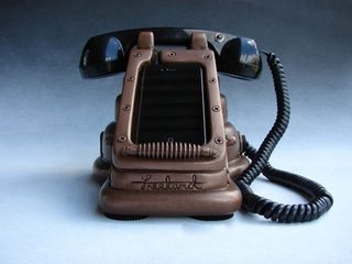Illustration for article titled Improve Your iPhone's Call Quality With Gears and Steam